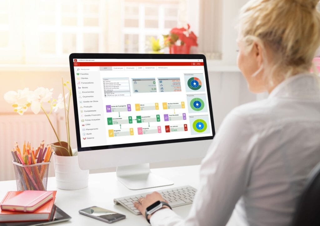 Plataforma inWork ERP para gestão integrada de empresas, com ferramentas de faturação, estoque e contabilidade